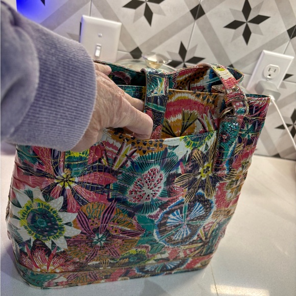 Brahmin Fiora Bucket Bag Desert Melbourne Pattern with Dust Bag EUC - Picture 2 of 4